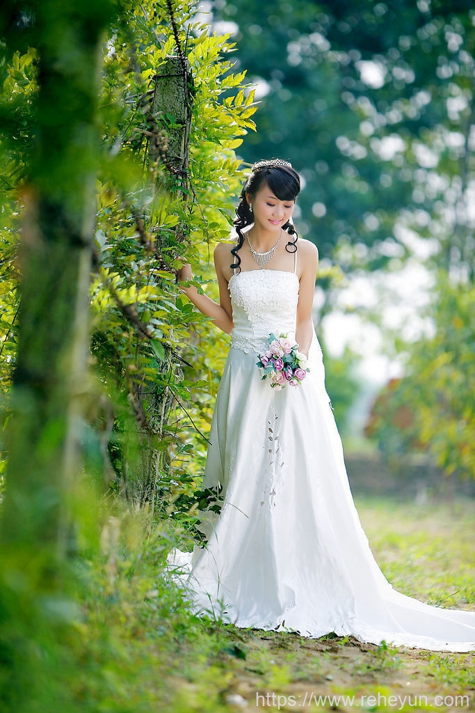 Photoshop调出橙色逆光树林新娘婚纱照片 - 第2张  | 热河云